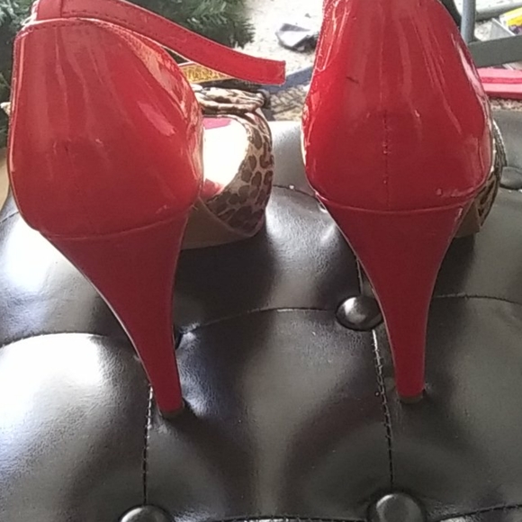 📌Recent Price Drop📌Gby Guess Open-Toed Strappy Red& Leopard Print - Picture 8 of 8